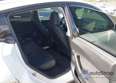 2025 Tesla Model Y Performance Dual Motor All-Wheel Drive z USA, uszkodzony, nr VIN 7SAYGDEF2SF298271